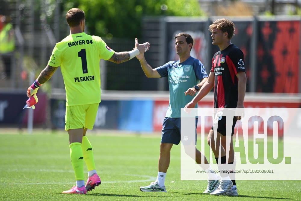 Final celebration, cheers, celebrating, joy, goalkeeper Mark FLEKKEN (LEV), coach Carles MARTINEZ (LEV), Ben HAWIGHORST (LEV), from left: Soccer 1. Bundesliga, friendly match, Bayer Leverkusen LEV vs. Rot-Weiss Essen 3–0, on August 1, 2026, in Leverkusen, Germany. DFL regulations prohibit any use of photographs as image sequences and or quasi-video.