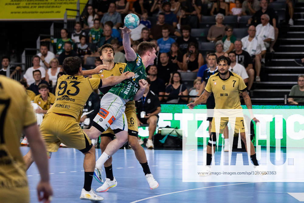Oskar NEUDECK, FRISCH AUF Goeppingen, No. 02, scores a goal, play, shot on goal, GER, FRISCH AUF Goeppingen vs. Sporting Lisbon, handball, preseason friendly, 2026–2027 season, August 2, 2026, GER, FRISCH AUF Goeppingen vs. Sporting Lisbon, handball, preseason friendly, 2026–2027 season, August 2, 2026, Neu Ulm