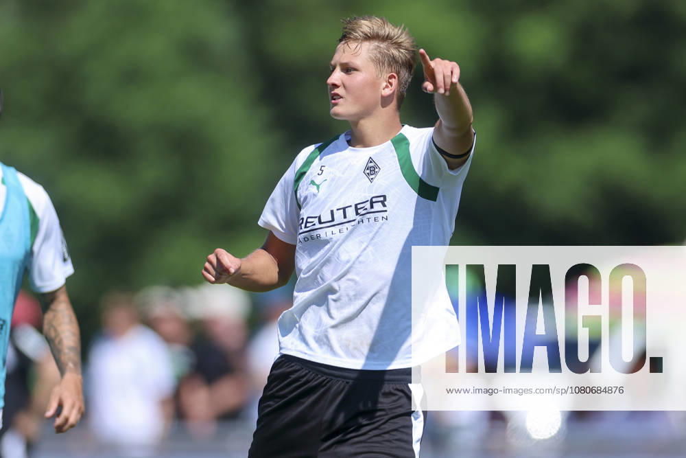 Jan Leszczynski of Borussia Mönchengladbach gestures during Borussia Mönchengladbach s training camp, Birkenmoos Stadium on August 4, 2026, in Rottach Egern, Germany. Photo by Marco Steinbrenner, DeFodi Images. Jan Leszczynski of Borussia Mönchengladbach gestures during the Borussia Mönchengladbach training camp at Birkenmoos Stadium on August 4, 2026 in Rottach-Egern, Germany. Photo by Marco Steinbrenner, DeFodi Images. Photo by Marco Steinbrenner, DeFodi Images.