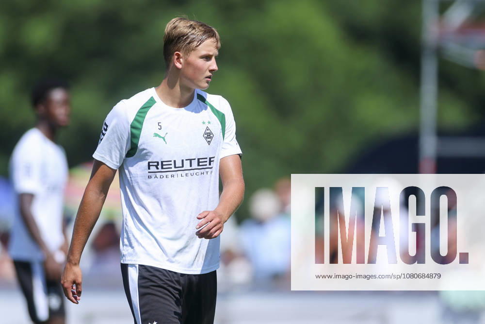 Jan Leszczynski of Borussia Mönchengladbach looks on during Borussia Mönchengladbach s training camp, Birkenmoos Stadium on August 4, 2026, in Rottach Egern, Germany. Photo by Marco Steinbrenner, DeFodi Images. Jan Leszczynski of Borussia Mönchengladbach looks on during the Borussia Mönchengladbach training camp at Birkenmoos Stadium on August 4, 2026 in Rottach-Egern, Germany Photo by Marco Steinbrenner, DeFodi Images Photo by Marco Steinbrenner, DeFodi Images