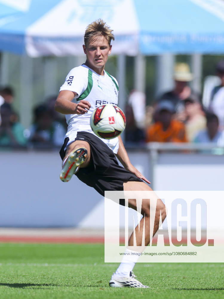 Jan Leszczynski of Borussia Mönchengladbach controls the ball during Borussia Mönchengladbach s training camp, Birkenmoos Stadium on August 4, 2026, in Rottach Egern, Germany. Photo by Marco Steinbrenner, DeFodi Images. Jan Leszczynski of Borussia Mönchengladbach controls the ball during the Borussia Mönchengladbach training camp at Birkenmoos Stadium on August 4, 2026 in Rottach-Egern, Germany. Photo by Marco Steinbrenner, DeFodi Images. Photo by Marco Steinbrenner, DeFodi Images.