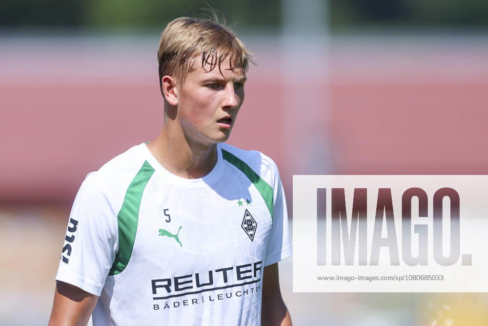Jan Leszczynski of Borussia Mönchengladbach looks on during Borussia Mönchengladbach s training camp, Birkenmoos Stadium on August 4, 2026, in Rottach Egern, Germany. Photo by Marco Steinbrenner, DeFodi Images. Jan Leszczynski of Borussia Mönchengladbach looks on during the Borussia Mönchengladbach training camp at Birkenmoos Stadium on August 4, 2026 in Rottach-Egern, Germany Photo by Marco Steinbrenner, DeFodi Images Photo by Marco Steinbrenner, DeFodi Images