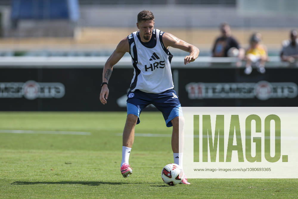 Soccer, FC Schalke 04 practice Janik Bachmann FC Schalke 04 Gelsenkirchen FC Schalke 04 training facility North Rhine-Westphalia, Germany xRHR PHOTO YYx