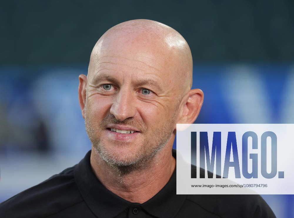 Coach Torsten Lieberknecht, 1. FC Kaiserslautern Soccer, Men s Team, 2026–2027 Season, 2. Bundesliga, Volkswagen Arena, VfL Wolfsburg vs. 1 FC Kaiserslautern DFL REGULATIONS PROHIBIT ANY USE OF PHOTOGRAPHS AS IMAGE SEQUENCES AND OR QUASI-VIDEO