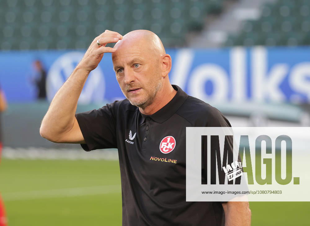 Coach Torsten Lieberknecht, 1. FC Kaiserslautern Soccer, Men s Team, 2026–2027 Season, 2. Bundesliga, Volkswagen Arena, VfL Wolfsburg vs. 1 FC Kaiserslautern DFL REGULATIONS PROHIBIT ANY USE OF PHOTOGRAPHS AS IMAGE SEQUENCES AND OR QUASI-VIDEO