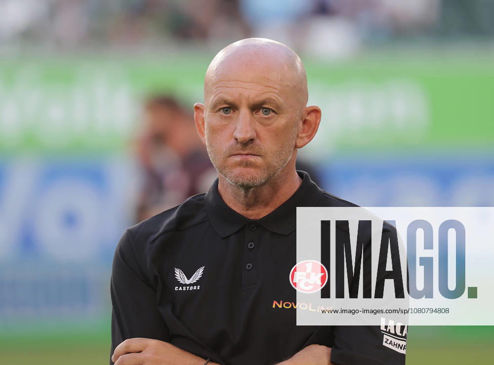 Coach Torsten Lieberknecht, 1. FC Kaiserslautern Soccer, Men s Team, 2026–2027 Season, 2. Bundesliga, Volkswagen Arena, VfL Wolfsburg vs. 1 FC Kaiserslautern DFL REGULATIONS PROHIBIT ANY USE OF PHOTOGRAPHS AS IMAGE SEQUENCES AND OR QUASI-VIDEO