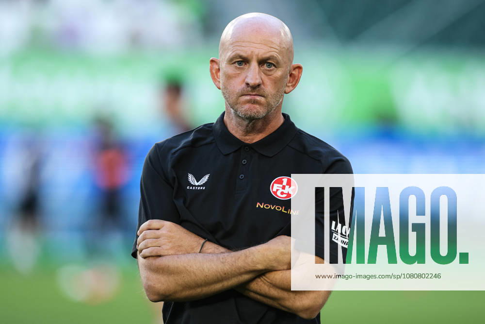 Coach Torsten Lieberknecht, 1. FC Kaiserslautern, 2026–2027 Bundesliga season, VfL Wolfsburg vs. 1. FC Kaiserslautern at the Volkswagen Arena in Wolfsburg; soccer, man, men, Germany