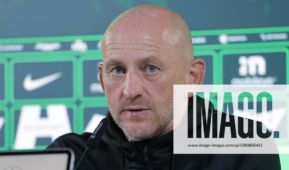 Coach Torsten Lieberknecht, 1. FC Kaiserslautern Soccer, Men s Team, 2026–2027 Season, 2. Bundesliga, Volkswagen Arena, VfL Wolfsburg vs. 1 FC Kaiserslautern 0–0 DFL REGULATIONS PROHIBIT ANY USE OF PHOTOGRAPHS AS IMAGE SEQUENCES AND OR QUASI-VIDEO