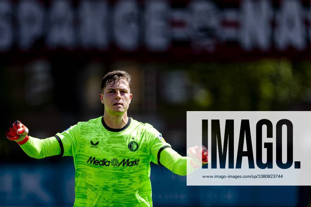 ROTTERDAM SC Feyenoord Rotterdam goalkeeper Tjark Ernst celebrates the 0–1 goal during the Vriendenloterij Eredivisie match between Sparta and Feyenoord at Stadion Het Kasteel on August 9, 2026, in Rotterdam, the Netherlands. Photo by DeFodi Images