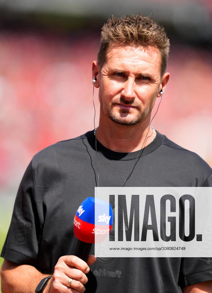 Miroslav Klose (1. FC Nuernberg, Cheftrainer) gibt vor dem Spiel ein Interview. GER, 1. FC Nürnberg vs SG Dynamo Dresden, 2. Bundesliga, 1. Spieltag, Saison 2026-27, Max-Morlock-Stadion, Nürnberg, 09.08.2026 DFL REGULATIONS PROHIBIT ANY USE OF PHOTOGRAPHS AS IMAGE SEQUENCES AND OR QUASI-VIDEO Foto: HMB Media Scott W. Coleman Nürnberg Max-Morlock-Stadion Bayern GER