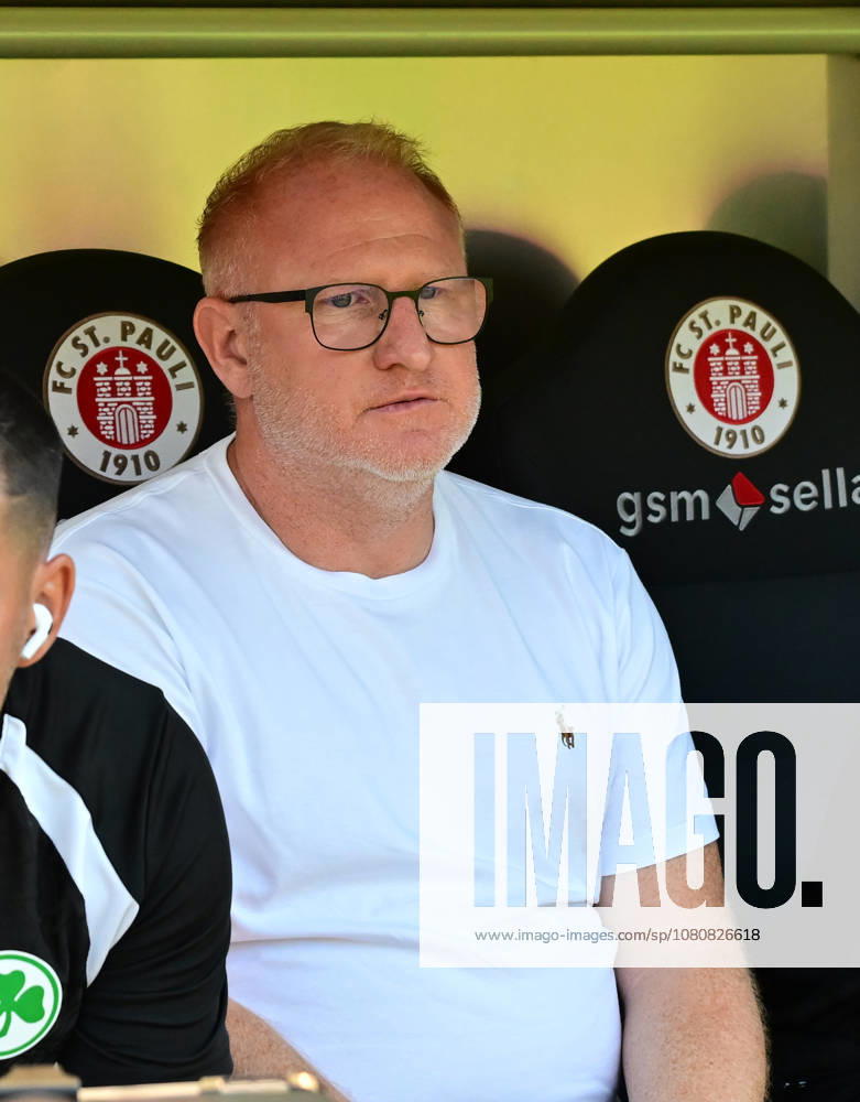 GER Soccer, Men, 2nd Division, Matchday 1, 2026–2027 Season, Hamburg, FC St. Pauli vs. SpVgg Greuther Fürth Coach Heiko Vogel Fürth DFB and DFL regulations prohibit any use of photographs as image sequences and or quasi-video DFB and DFL regulations prohibit any use of photographs as image sequences and or quasi-video Hamburg, Millerntorstadion, Hamburg, Germany