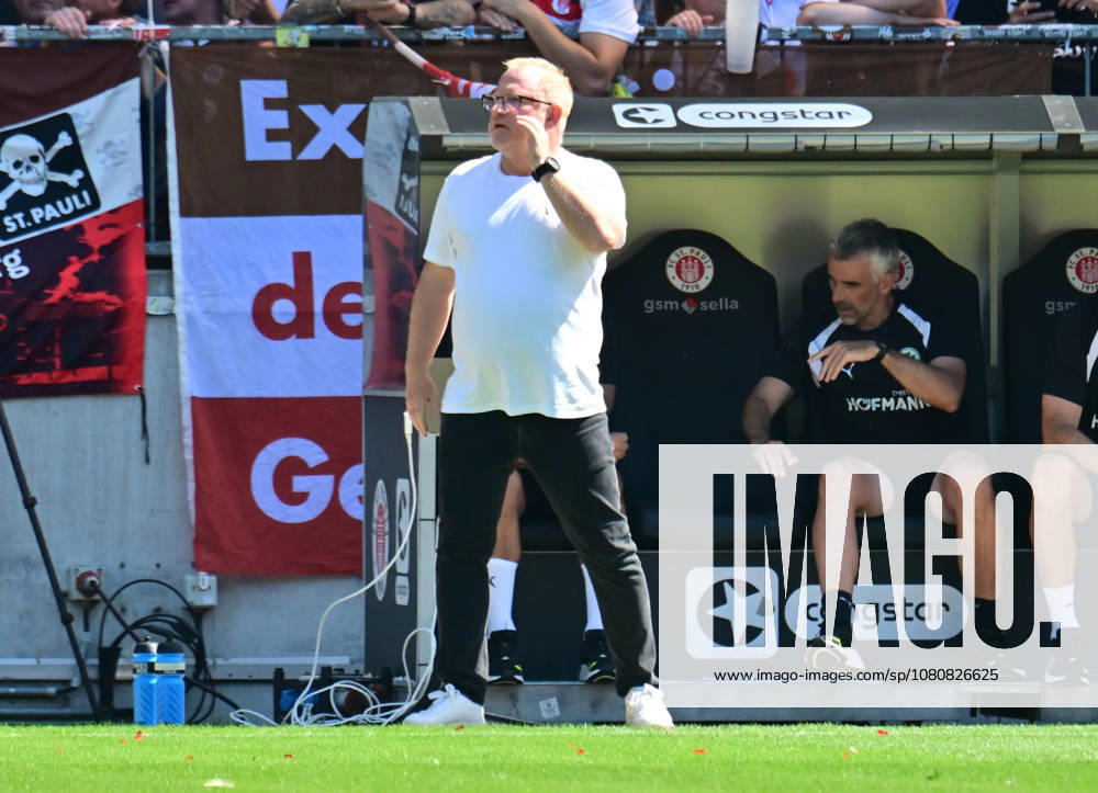 GER Soccer, Men, 2nd Division, Matchday 1, 2026–2027 Season, Hamburg, FC St. Pauli vs. SpVgg Greuther Fürth Coach Heiko Vogel Fürth DFB DFL regulations prohibit any use of photographs as image sequences and or quasi-video Hamburg Millerntorstadion Hamburg Germany