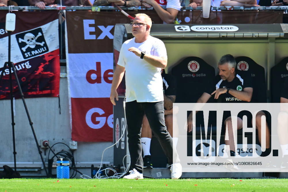 GER Soccer, Men, 2nd Division, Matchday 1, 2026–2027 Season, Hamburg, FC St. Pauli vs. SpVgg Greuther Fürth Coach Heiko Vogel Fürth DFB DFL regulations prohibit any use of photographs as image sequences and or quasi-video Hamburg Millerntorstadion Hamburg Germany