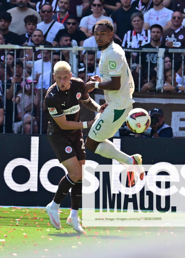 German Soccer, Men s, 2nd Division, Matchday 1, 2026–2027 Season, Hamburg, FC St. Pauli vs. SpVgg Greuther Fürth: Louis Oppie (Pauli 23) tries to get past Sacha Banse (Fürth 06). DFB and DFL regulations prohibit any use of photographs as image sequences and or quasi-video. Millerntorstadion, Hamburg, Germany