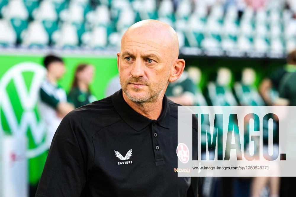 Coach Torsten Lieberknecht, 1. FC Kaiserslautern, 2026–2027 Bundesliga season, VfL Wolfsburg vs. 1. FC Kaiserslautern at the Volkswagen Arena in Wolfsburg; soccer, man, men, Germany
