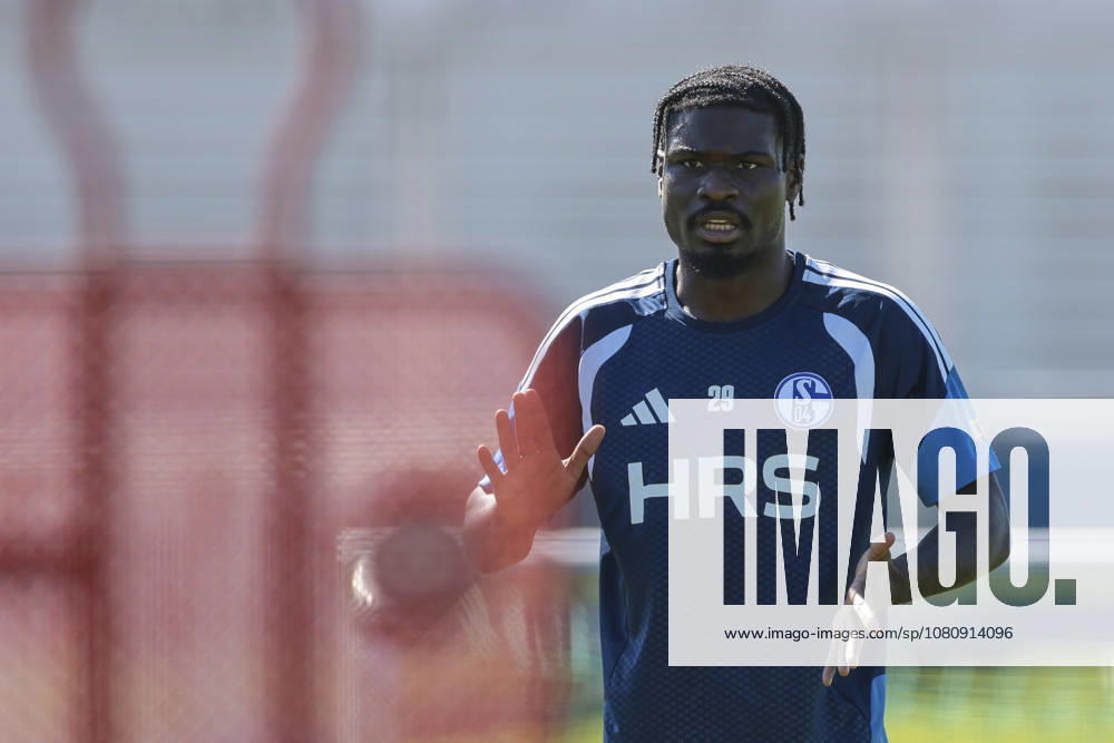 Soccer, FC Schalke 04 Junior Training, Dina Ebimbe, FC Schalke 04, Gelsenkirchen, FC Schalke 04 Training Facility, North Rhine-Westphalia, Germany, xRHR, PHOTO YYx