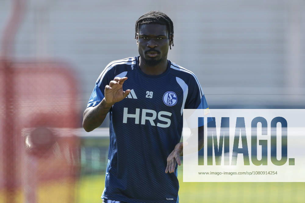 Soccer, FC Schalke 04 Junior Training, Dina Ebimbe, FC Schalke 04, Gelsenkirchen, FC Schalke 04 Training Facility, North Rhine-Westphalia, Germany, xRHR, PHOTO YYx