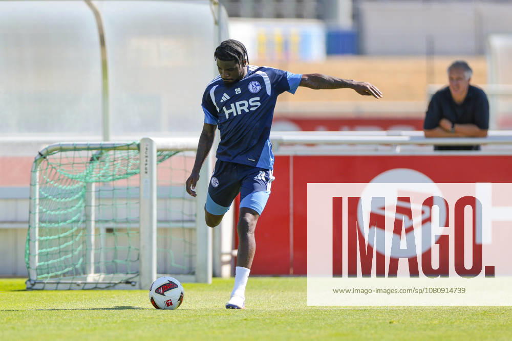 Soccer, FC Schalke 04 Junior Training, Dina Ebimbe, FC Schalke 04, Gelsenkirchen, FC Schalke 04 Training Facility, North Rhine-Westphalia, Germany, xRHR, PHOTO YYx