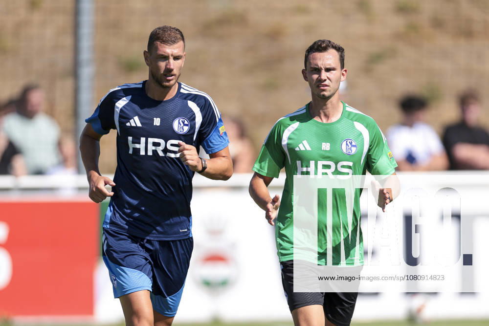 Soccer, FC Schalke 04 training session featuring Edin Dzeko, FC Schalke 04; sports scientist Rasmus Bruns, FC Schalke 04; Gelsenkirchen; FC Schalke 04 training facility; North Rhine-Westphalia, Germany; xRHR; PHOTO YYx