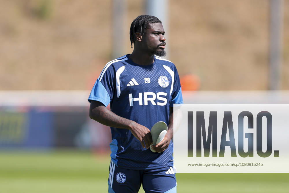 Soccer, FC Schalke 04 Junior Training, Dina Ebimbe, FC Schalke 04, Gelsenkirchen, FC Schalke 04 Training Facility, North Rhine-Westphalia, Germany, xRHR, PHOTO YYx
