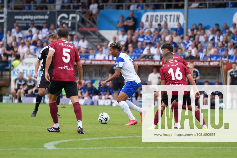German Soccer, 3rd Division, Matchday 2, Hänsch Arena, SV Meppen vs. SG Sonnenhof Großaspach Oliver Schmitt (SV Meppen), 7; Marius Kunde (SG Sonnenhof Großaspach), 16; Volkan Celiktas (SG Sonnenhof Großaspach), 5