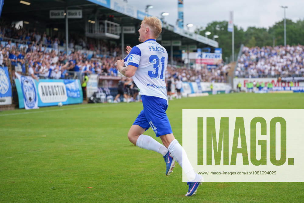 German Soccer, 3rd Division, Matchday 2, Hänsch Arena, SV Meppen vs. SG Sonnenhof Großaspach; goal by Luca Prasse (SV Meppen) in the 31st minute, followed by goal celebrations