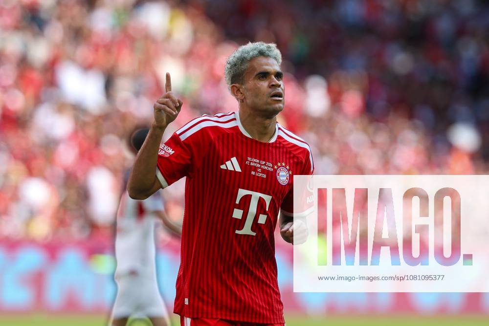Luis Diaz celebrates his goal in the 14th minute as FC Bayern Munich takes a 1-0 lead; FC Bayern Munich vs. RB Leipzig, Soccer, Telekom Cup, August 15, 2026, Munich, Bavaria, Germany