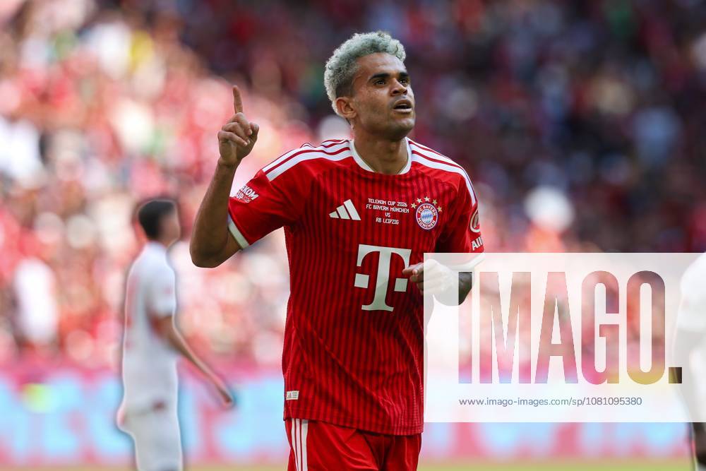 Luis Diaz celebrates his goal in the 14th minute as FC Bayern Munich takes a 1-0 lead; FC Bayern Munich vs. RB Leipzig, Soccer, Telekom Cup, August 15, 2026, Munich, Bavaria, Germany