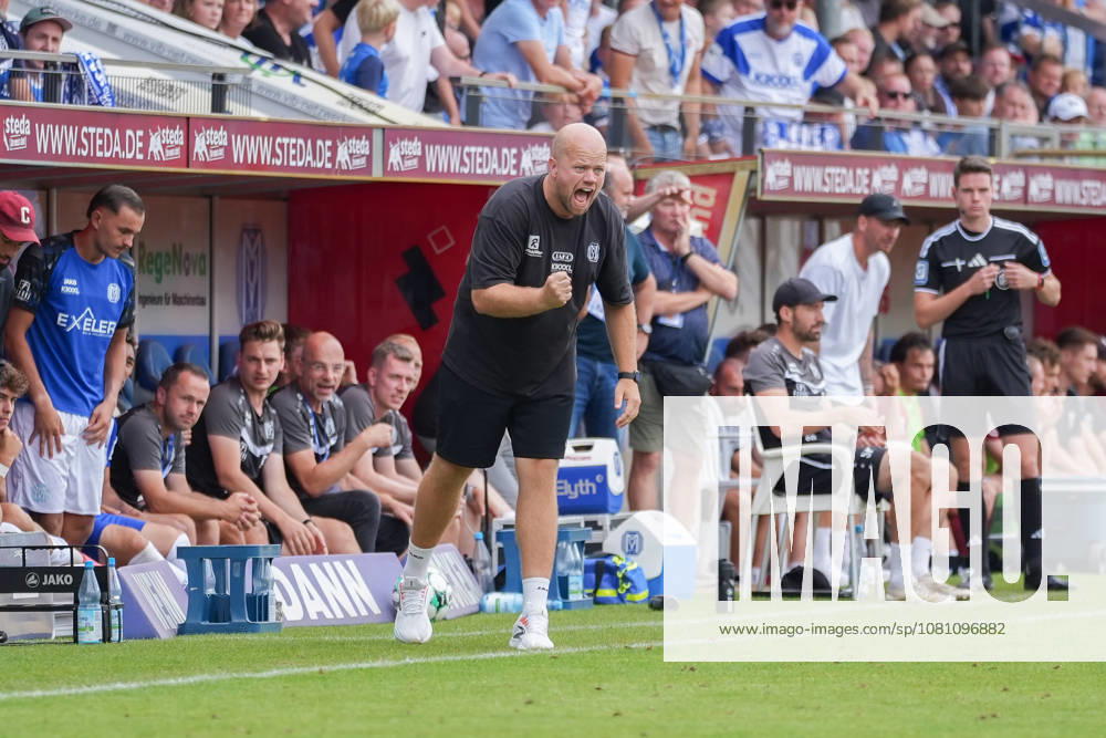 German Soccer, 3rd Division, Matchday 2, Hänsch Arena, SV Meppen vs. SG Sonnenhof Großaspach; Lucas Beniermann, Coach, SV Meppen