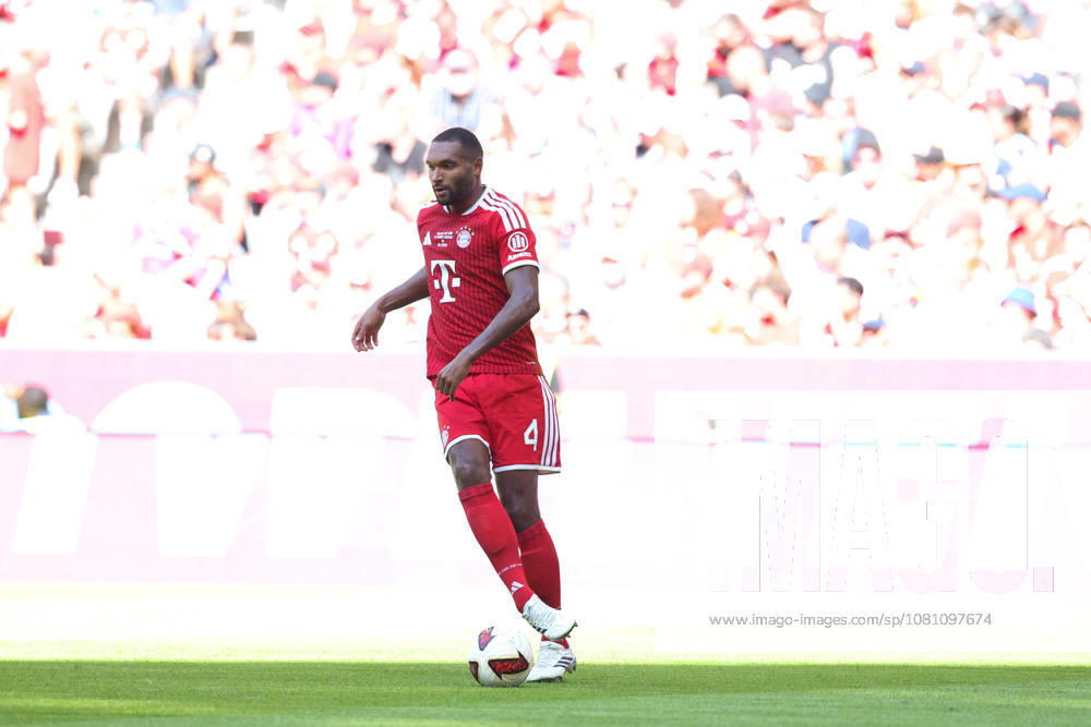 Jonathan Tah, FC Bayern Munich, No. 04 with the ball, GER, FC Bayern Munich vs. RB Leipzig, soccer, Telekom Cup, friendly match, 2026–2027 season, August 15, 2026, GER, FC Bayern Munich vs. RB Leipzig, soccer, Telekom Cup, friendly match, 2026–2027 season, August 15, 2026, Munich