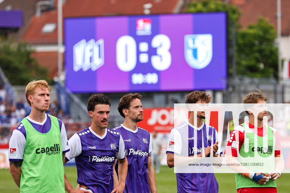 Soccer, 2. Bundesliga, VfL Osnabrück 1 FC Magdeburg, Stadion an der Bremer Brücke, Matchday 2, 2026–2027 Season Disappointed Osnabrück players stand in front of the fans after the final whistle. DFB regulations prohibit any use of photographs as image sequences and or quasi-video. Photo: WilkowskixPressefotoKochx, Lower Saxony, Germany