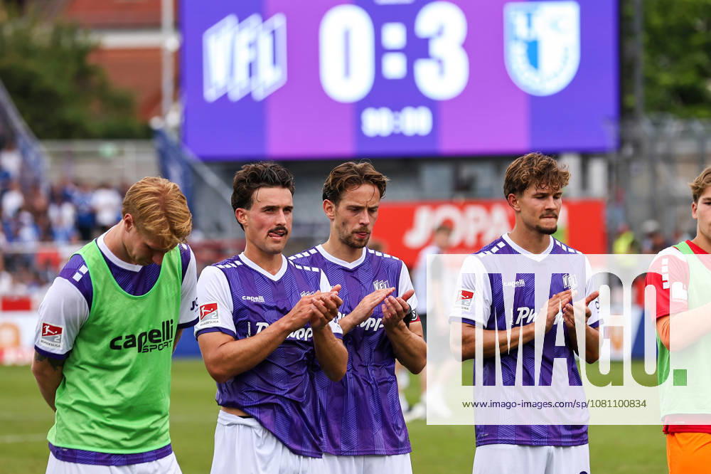 Soccer, 2. Bundesliga, VfL Osnabrück 1 FC Magdeburg, Stadion an der Bremer Brücke, Matchday 2, 2026–2027 Season Disappointed Osnabrück players stand in front of the fans after the final whistle. DFB regulations prohibit any use of photographs as image sequences and or quasi-video. Photo: WilkowskixPressefotoKochx, Lower Saxony, Germany
