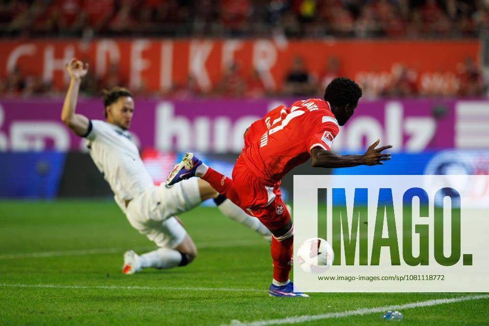 Ibrahim Kanate of 1. FC Kaiserslautern misses an open net, Action: 1. FC Kaiserslautern vs. Karlsruher SC, Soccer, 2. Bundesliga, Matchday 2, 2026–2027 Season, August 15, 2026, 1 FC Kaiserslautern vs. Karlsruher SC, Soccer, 2. Bundesliga, Matchday 2, 2026–2027 Season