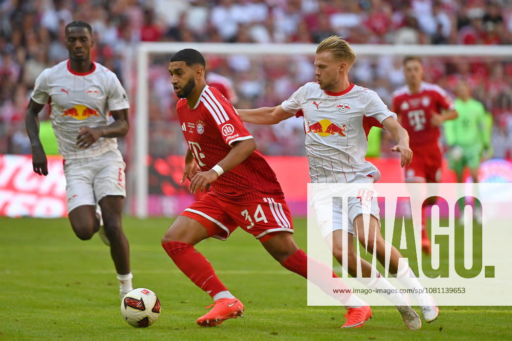 Ismael SAIBARI, Bayern Munich, Action, Tackle against Arthur VERMEEREN, L hi li Ezechiel Banzuzi, L Soccer, Telekom Cup, FC Bayern Munich vs. RB Leipzig, 3–1 on August 15, 2025, ALLIANZ ARENA