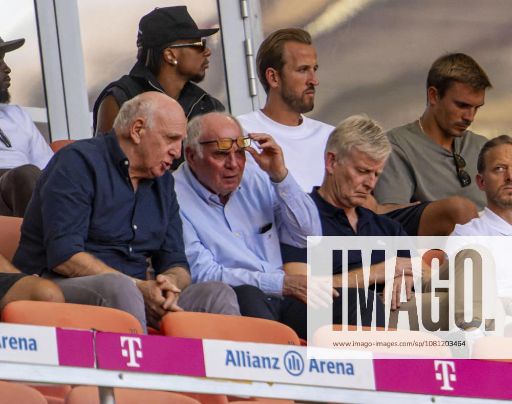 2026–2027 Bundesliga season, Telecom Cup friendly match, FC Bayern Munich vs. RB Leipzig, at the Allianz Arena in Munich, Dieter Hoeness and Honorary President Uli Hoeneß of FC Bayern Munich, Hoeness in conversation, above: Michael Olise of FC Bayern Munich, Harry Kane of FC Bayern Munich