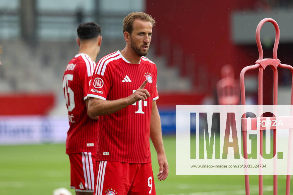 Harry Kane, FC Bayern Munich, 09, gesturing, gesture, body language, GER, Allianz FC Bayern Munich Team Day, soccer, 2026–2027 season, August 17, 2026, GER, Allianz FC Bayern Munich Team Day, soccer, 2026–2027 season, August 17, 2026, Munich