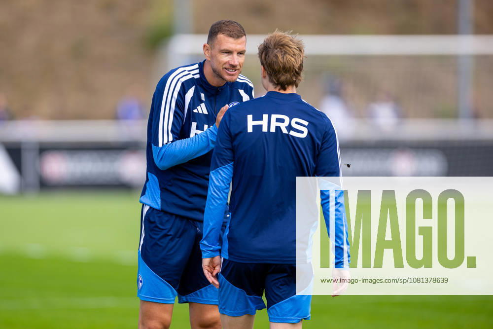 Soccer, FC Schalke 04 practice, Edin Dzeko, FC Schalke 04, Gelsenkirchen, FC Schalke 04 training facility, North Rhine-Westphalia, Germany, xRHR, PHOTO YYx