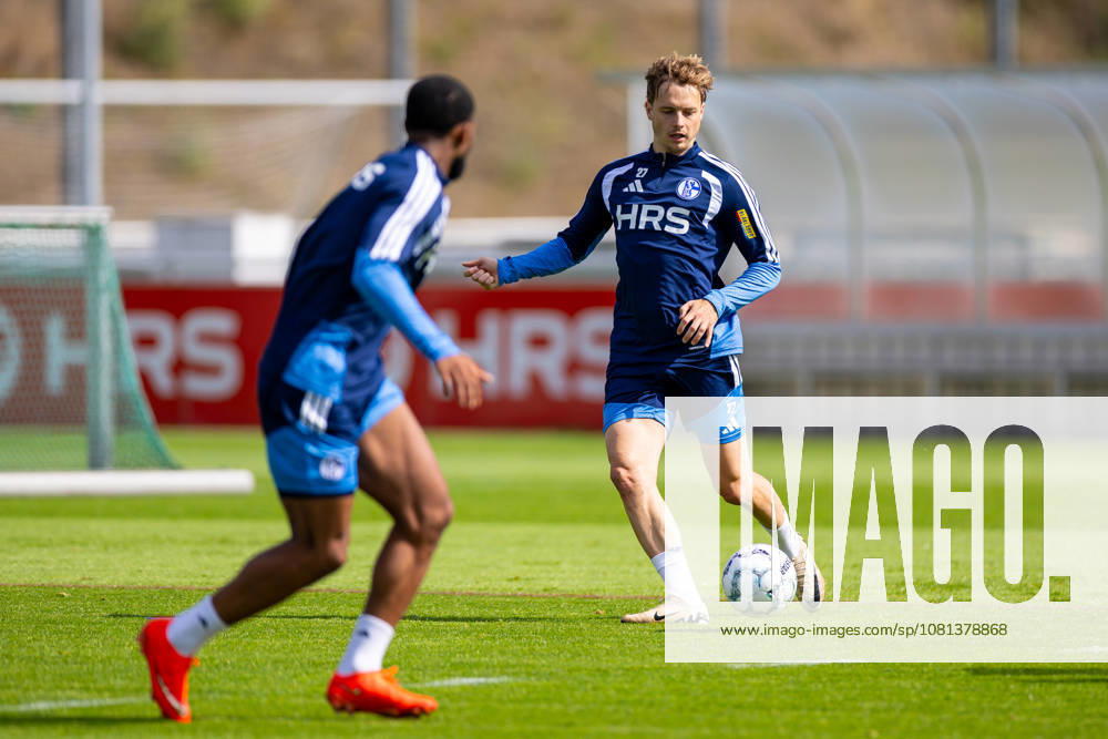 Soccer, FC Schalke 04 practice, Finn Porath, FC Schalke 04, Gelsenkirchen, FC Schalke 04 training facility, North Rhine-Westphalia, Germany, xRHR, PHOTO YYx