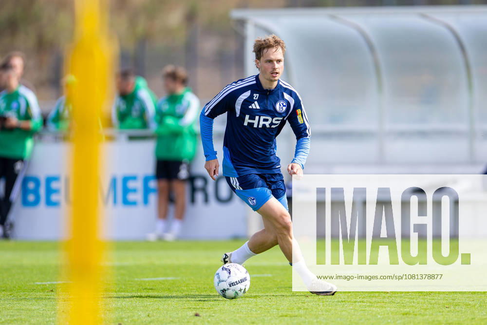 Soccer, FC Schalke 04 practice Finn Porath FC Schalke 04 Gelsenkirchen FC Schalke 04 training facility NRW Germany xRHR PHOTO YYx
