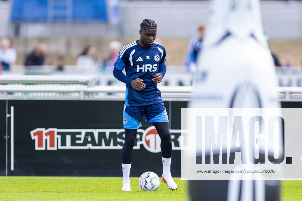 Soccer, FC Schalke 04 Junior Training, Dina Ebimbe, FC Schalke 04, Gelsenkirchen, FC Schalke 04 Training Facility, North Rhine-Westphalia, Germany, xRHR, PHOTO YYx