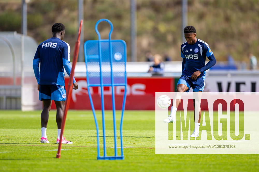 Soccer, FC Schalke 04 training session, Junior Adamu, FC Schalke 04, Gelsenkirchen, FC Schalke 04 training facility, North Rhine-Westphalia, Germany, xRHR, PHOTO YYx