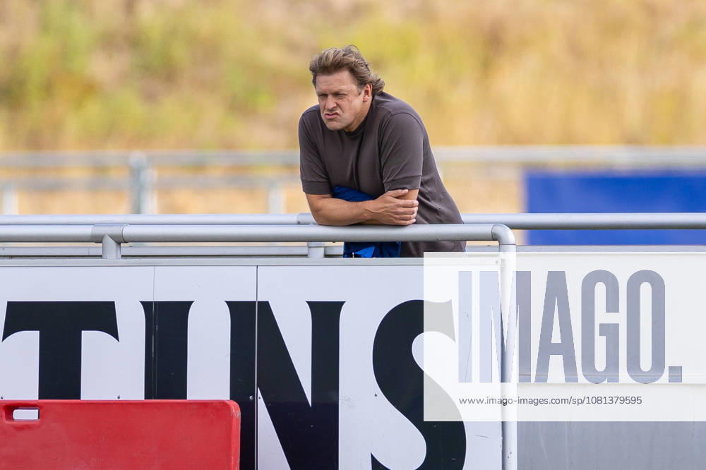 Soccer, FC Schalke 04 Training Session; Director of Professional Soccer Youri Mulder; FC Schalke 04; Gelsenkirchen; FC Schalke 04 Training Facility; North Rhine-Westphalia, Germany; xRHR; PHOTO YYx