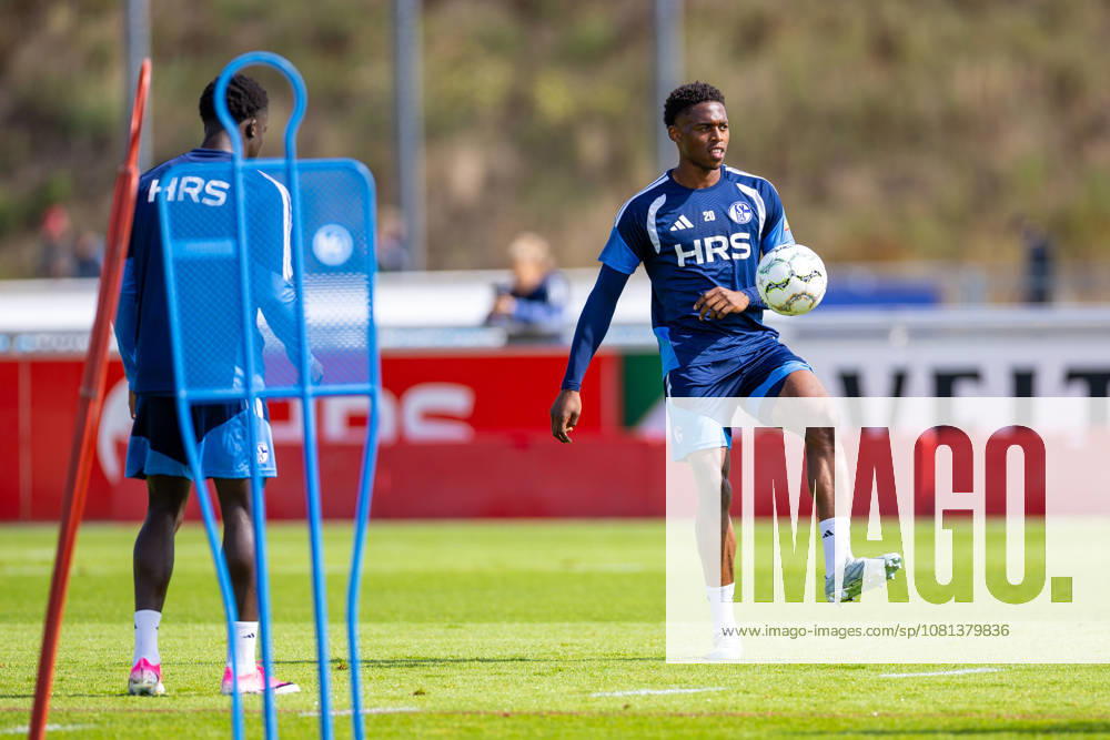 Soccer, FC Schalke 04 training session, Junior Adamu, FC Schalke 04, Gelsenkirchen, FC Schalke 04 training facility, North Rhine-Westphalia, Germany, xRHR, PHOTO YYx