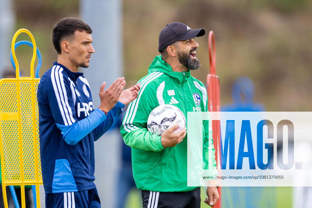 Soccer, FC Schalke 04 practice, Dejan Ljubicic, FC Schalke 04 coach Miron Muslic, FC Schalke 04, Gelsenkirchen, FC Schalke 04 training facility, North Rhine-Westphalia, Germany, xRHR, PHOTO YYx