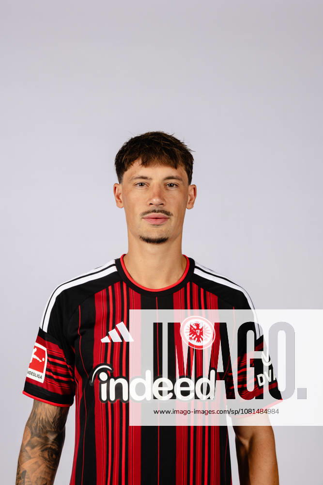 Robin Koch Eintracht Frankfurt Eintracht Frankfurt Photo Shoot 2026 2027 Eintracht Frankfurt Photo Shoot 2026 2027 SGE