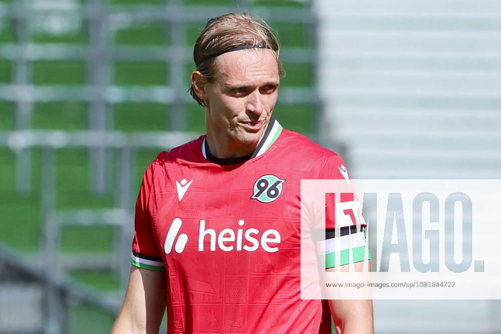 Stefan Teitur Thordarson of Hannover 96 looks disappointed during the DFB Cup match between SV Hemelingen and Hannover 96 at Weserstadion on August 22, 2026, in Bremen, Germany Photo by Marco Steinbrenner, DeFodi Images Stefan Teitur Thordarson of Hannover 96 looks dejected during the DFB Cup match between SV Hemelingen and Hannover 96 at Weserstadion on August 22, 2026 in Bremen, Germany. Photo by Marco Steinbrenner, DeFodi Images. Photo by Marco Steinbrenner, DeFodi Images.
