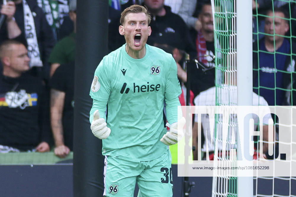 Hannover 96 goalkeeper Leo Weinkauf looks disappointed during the DFB Cup match between SV Hemelingen and Hannover 96 at Weserstadion on August 22, 2026, in Bremen, Germany Photo by Marco Steinbrenner, DeFodi Images Goalkeeper Leo Weinkauf of Hannover 96 looks dejected during the DFB Cup match between SV Hemelingen and Hannover 96 at Weserstadion on August 22, 2026 in Bremen, Germany Photo by Marco Steinbrenner DeFodi Images Photo by Marco Steinbrenner DeFodi Images