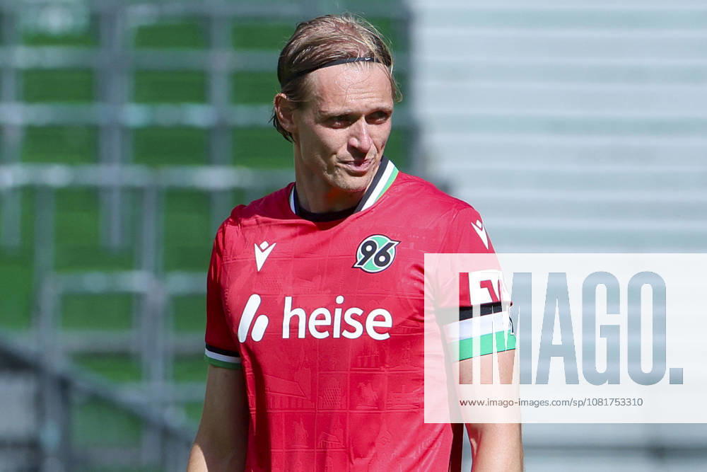 Stefan Teitur Thordarson of Hannover 96 looks disappointed during the DFB Cup match between SV Hemelingen and Hannover 96 at Weserstadion on August 22, 2026, in Bremen, Germany Photo by Marco Steinbrenner DeFodi Images Stefan Teitur Thordarson of Hannover 96 looks dejected during the DFB Cup match between SV Hemelingen and Hannover 96 at Weserstadion on August 22, 2026 in Bremen, Germany. Photo by Marco Steinbrenner, DeFodi Images. Photo by Marco Steinbrenner, DeFodi Images.