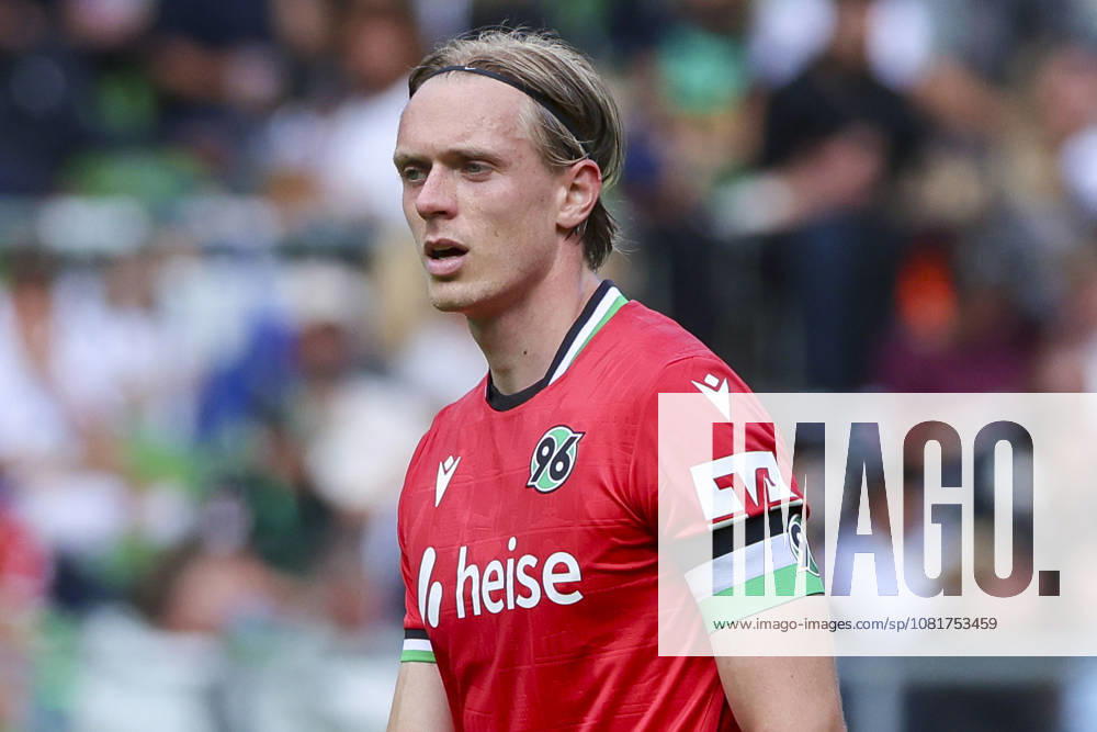 Stefan Teitur Thordarson of Hannover 96 looks disappointed during the DFB Cup match between SV Hemelingen and Hannover 96 at Weserstadion on August 22, 2026, in Bremen, Germany Photo by Marco Steinbrenner DeFodi Images Stefan Teitur Thordarson of Hannover 96 looks dejected during the DFB Cup match between SV Hemelingen and Hannover 96 at Weserstadion on August 22, 2026 in Bremen, Germany. Photo by Marco Steinbrenner, DeFodi Images. Photo by Marco Steinbrenner, DeFodi Images.