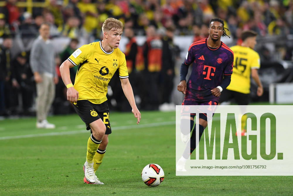 Daniel Svensson of Borussia Dortmund and Michael Olise of FC Bayern Munich battle for the ball during the 2026 Franz Beckenbauer Super Cup final between Borussia Dortmund and FC Bayern Munich at Signal Iduna Park on August 22, 2026, in Dortmund, Germany. Photo by Ralf Treese, DeFodi Images. Daniel Svensson of Borussia Dortmund and Michael Olise of FC Bayern Munich battle for the ball during the Franz Beckenbauer Supercup match between Borussia Dortmund and FC Bayern Munich at Signal Iduna Park on August 22, 2026 in Dortmund, Germany Photo by Ralf Treese DeFodi Images